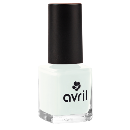 vernis a ongles faux blanc bleute vernis bleu pastel.jpg