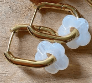 boucles colette blanches fleur