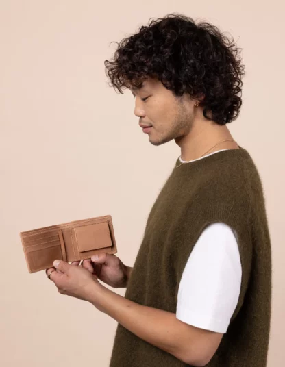 Tobi_s-Wallet-Camel-Hunter-Leather-Inside
