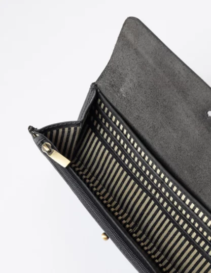 Pixie_s-Pouch-Black-Hunter-Leather-Front