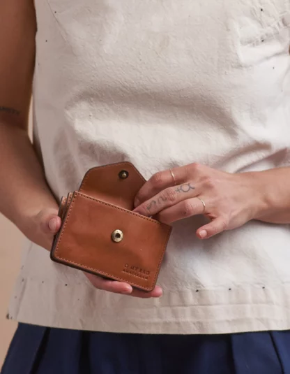 Harmonica-Wallet-Cognac-Classic-Leather-Back