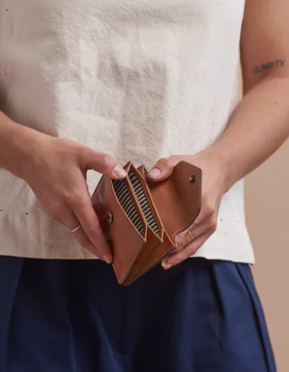Harmonica-Wallet-Cognac-Classic-Leather-Back